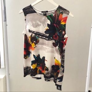 Osklen Sleeveless Floral Printed Top